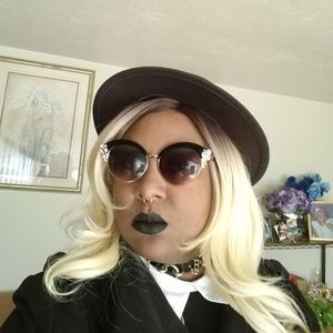 Meet your Posher, Chanel